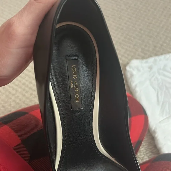 Shoes - Picture 5 of 6